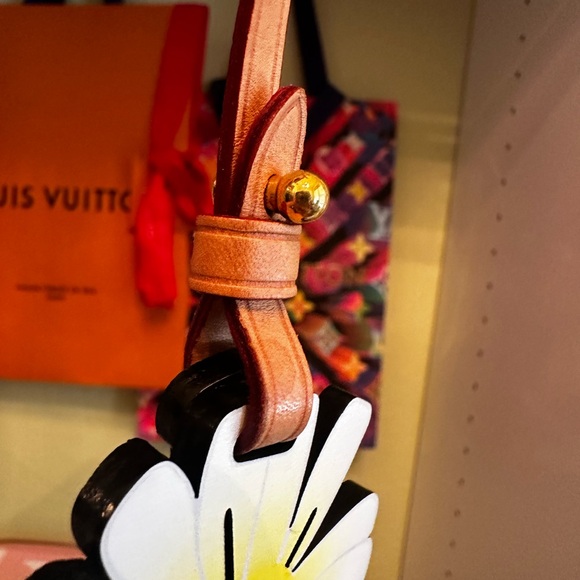 SOLD❤️Authentic Louis Vuitton By The Pool Leather Flower Bag Charm - Picture 2 of 9